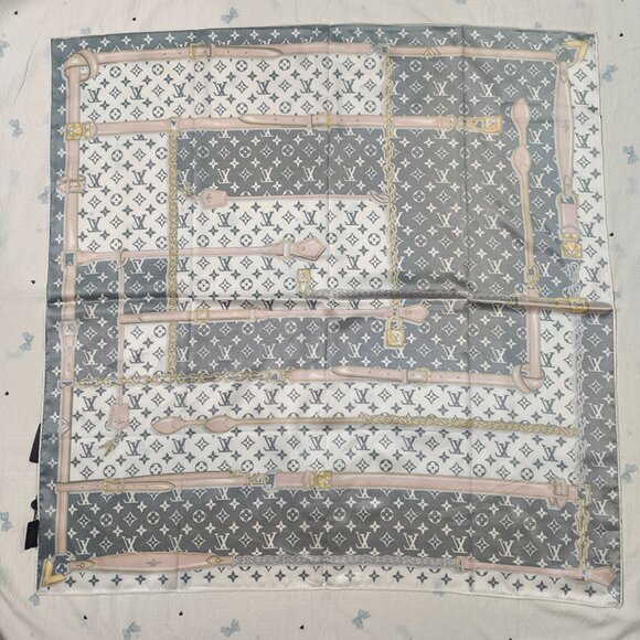 LV Classic Monogram Equestrian Scarf - Picture 4 of 5